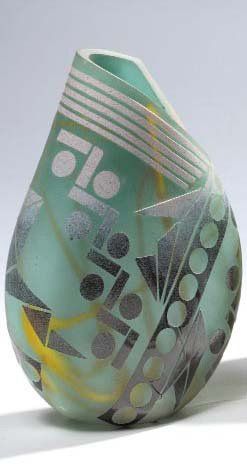 LEPAGE Patrick (né en 1949) Vase soufflé, décor géométrique émaillé vert dégagé au...