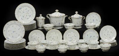 BERNARDEAU PARTIE de service à thé en porcelaine blanche à décor de barbot comprenant:...