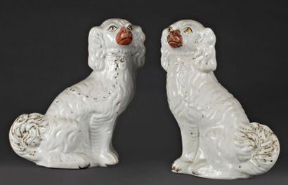 null Paire de chiens Cavaliers King Charles en porcelaine Staffordshire Angleterre....