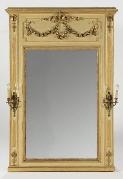 null TRUMEAU en bois laqué à deux lumières, style Louis XVI, 175 x 119 cm