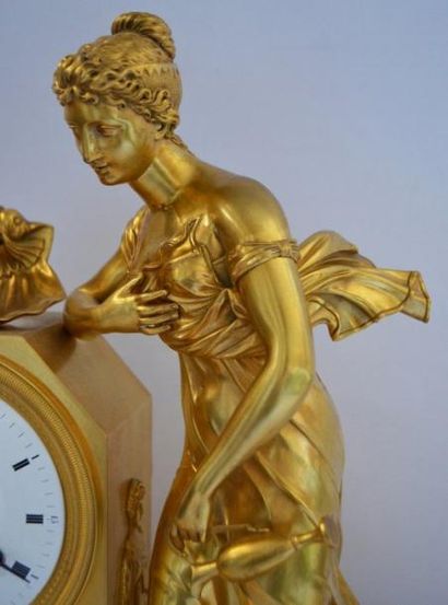 null PENDULE romantique "La source" en bronze doré figurant une allégorie et une...
