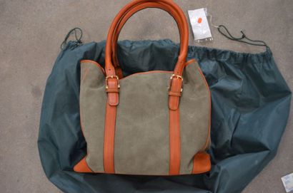 null SAC LADY SACKVILLE I, suede olive et cuir. 

37 x 18 x 33 cm