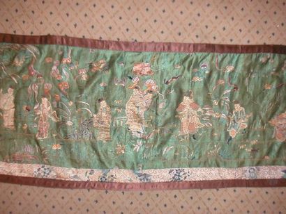 null Bandeau, Chine, dynastie Qing, fin XIXe siècle, satin vert, décor brodé en soie...