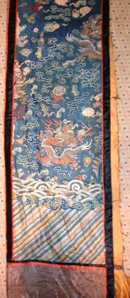 null Pente en Kosseu, Chine, dynastie Qing, XVIIIe siècle, fond bleu, décor de dragons...