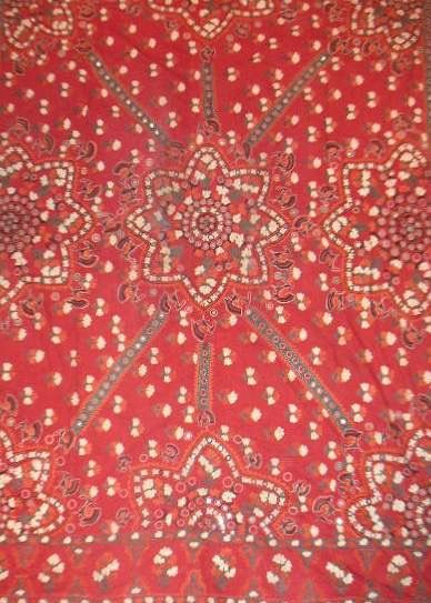 null Tenture, Pakistan, XIXe siècle, toile de lin rouge brodé en soie polychrome...