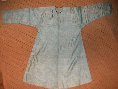 null Robe, Chine, dynastie Qing, fin XIXe siècle, gaze damassée bleu céladon, décor...