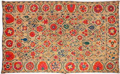 null Susani, Ouzbékistan, XIXe siècle, lin brodé en soie polychrome de fleurs et...