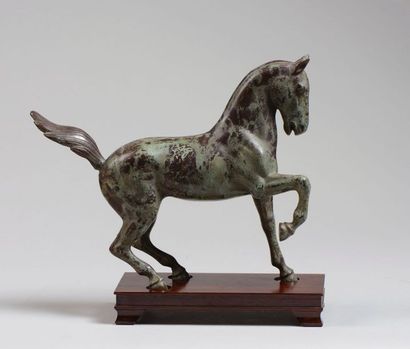 ANONYME « Cheval »

Epreuve moderne en bronze à patine vert antique nuancé à fond...