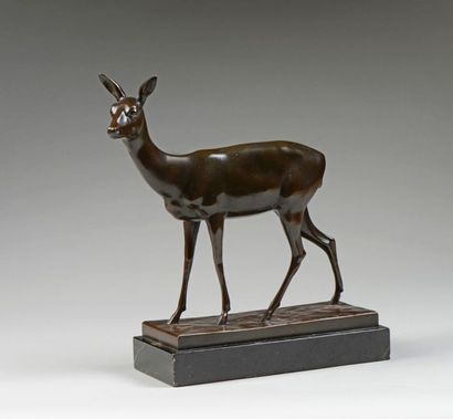 Willy Ernest SCHADE (1892-1958) « Biche à l’écoute »

Très belle épreuve en bronze...