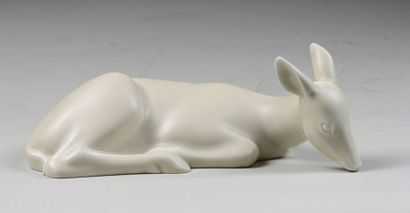 Armand Petersen (1891-1969) «Petite antilope couchée, sans corne, tête baissée »...