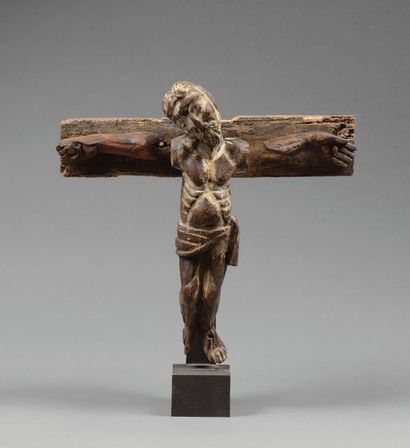 null Christ espagnol sur croix moderne en bois naturel sculpté, Aragon?; fin XVIème...
