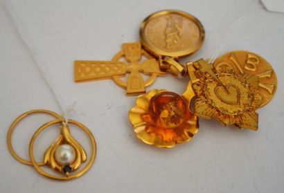 null BROCHE sacré cœur,croix celtique, PENDENTIF perle façon ambre, MEDAILLE XP,...