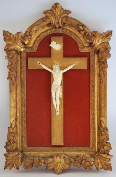 null 1 Crucifix en ivoire encadrement en bois doré