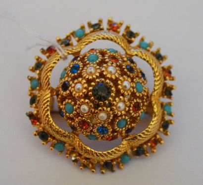null BROCHE dôme métal doré et verres multicolores et perles, années 60