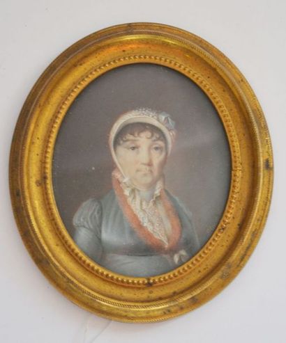 ECOLE MINIATURISTE XIXème siècle. Portrait de Femme au bonnet. Miniature peinte sur...