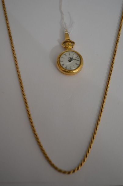 null COLLIER torsadé en or jaune. P : 18 g. En R. 

MONTRE de Col en or jaune à cadran...