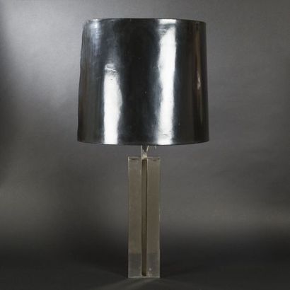 Michele BUSIRI VICI (1894-1981) Imposante lampe en acier poli miroir à  section carrée....