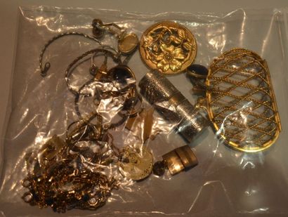 null PETIT lot de bijoux en métal doré et argenté : bracelets, bagues, broches, chaînes,...