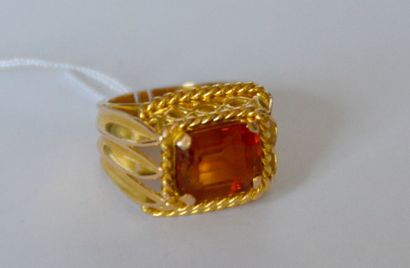 null IMPORTANTE BAGUE en or 14 ct ornée d'une topaze. PB: 12,5 g



VENDU AUX FRAIS...