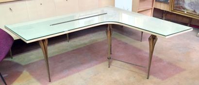 null MOBILIER DES ANNES 60 sur piètement en bronze comprenant banc et table formant...