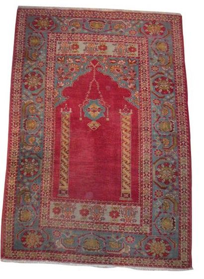 null TAPIS DE PRIERE, Anatolie, fin XIXe début XXe siècle, champ rouge, décor de...