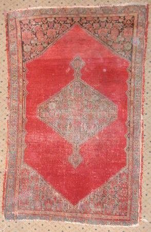 null Tapis de selle senneh, XIXe siècle, fond rouge, décor d'un médaillon rhomboïdal...