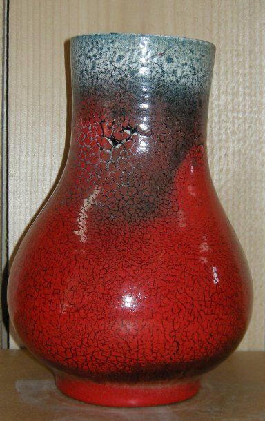 ACCOLAY, GRAND VASE en faience rouge , H: 32 cm