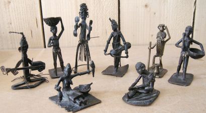 null SUITE de neuf petits bronzes africains