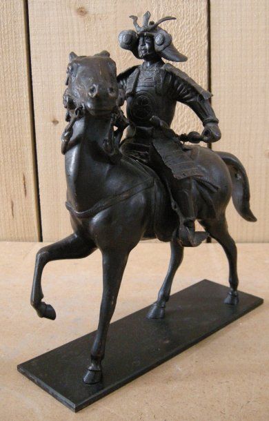 null "Samourai sur son cheval", bronze à patine noire, H:38 cm, tavail moderne