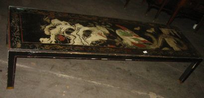 null PARAVENT TABLE BASSE en laque à décor de rochers fleuris, 42 x 183 x 58 cm (vitre...