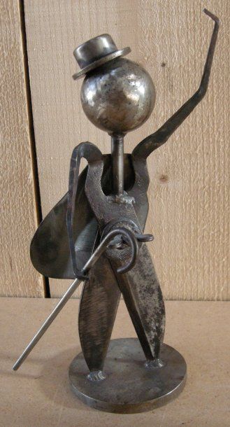 Alain LONGUET (XX) "L'homme à la canne", sculpture en outils réutilisés, signé sur...