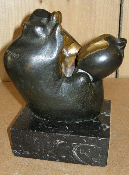 Pablo SERRANO (1910-1985) "Le coeur sur la main", épreuve en bronze articulé à patine...