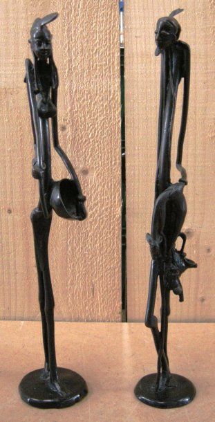 null COUPLE en bronze à patine noire, travail Africain moderne, H: 50 cm