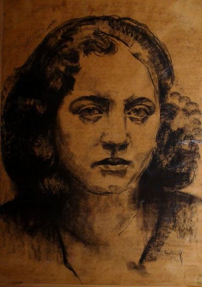 Ecole Belge du XXème siècle Portrait de femme Dessin au fusain fixé sur papier beige,...