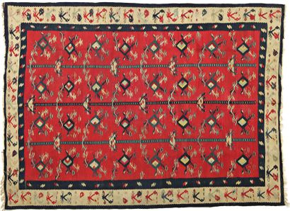 null Kilim Bessarabie Sharkoï, circa 1880, fond rouge, décor d'un semis de médaillons...