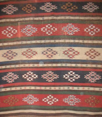 null Kilim Caucase, milieu XIXème siècle, tissage de laine rayé rouge, blanc, noir,...