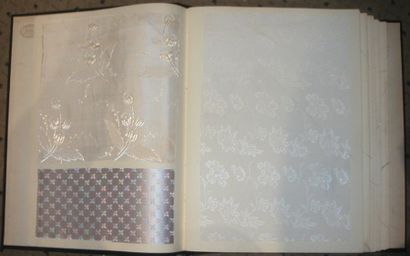 null Album d'échantillons, Lyon, 1960-1970, façonné soie blanc, fleurs, géométriques....
