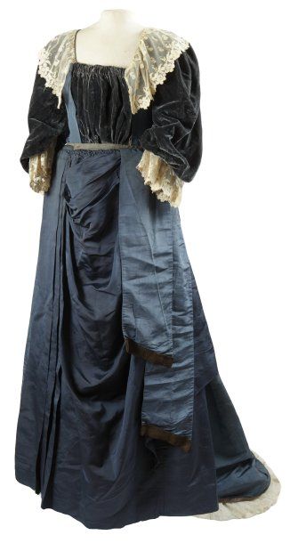null Robe à tournure (jupe et caraco), circa 1870-1890, gros de Tours moiré bleu,...