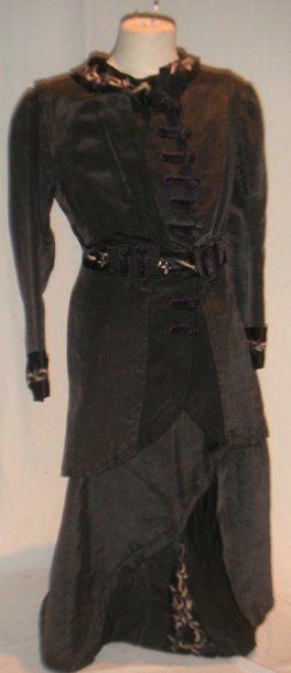 null Robe à tournure (jupe et veste), fin XIXème siècle, ottoman caviar, col, ceinture...