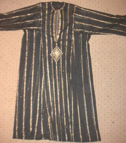 null Kaftan, probablement Tunisie ( ?), circa 1900, gaze noire brodée de lamelle...