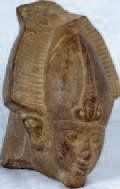 null *TETED'OSIRIS coiffé de la couronne Atef. Schiste brun. Egypte, Basse Epoqu...