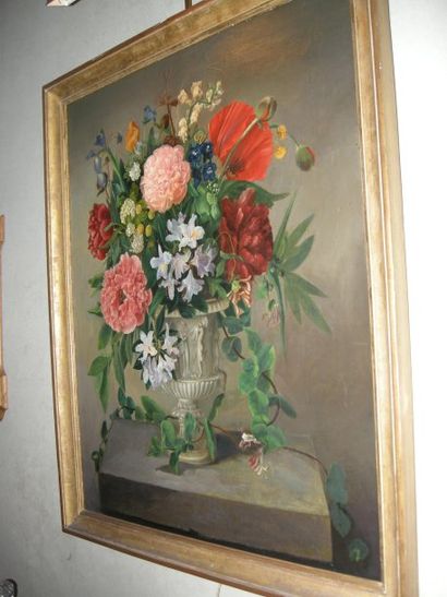 ECOLE DE LA 1ere MOITIE DU XIXe SIECLE "Vase de Fleurs sur un Entablement", huile...