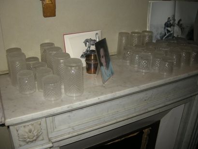 null PARTIE DE SERVICE de verres en cristal taillé, comprenant neuf verres à orangeade,...