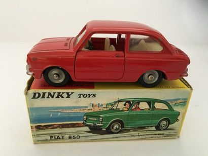 null DINKY TOYS Fiat 850 n°509, rouge, éclats de peinture. Boite accidentée.