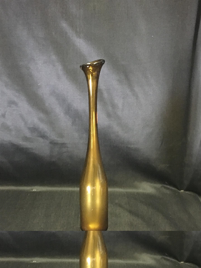 null DANEMARK Vase jaune, circa 1950. H: 42 cm. Egrénures à la base.