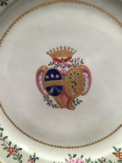 null COMPAGNIE DES INDES: Deux assiettes, 3 tassses, un bol et une théière en porcelaine...