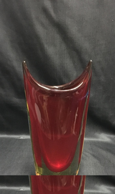 null Archimede SEGUSO (1909-1999) Vase rouge et jaune, circa 1950. Egrenure, H: 32.5...