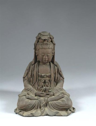 null [ASIE] Guanyin avec la reminiscence d'Amitaba dans sa coiffe. Bronze, fonte...