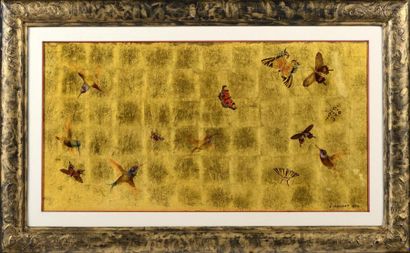 null André MARGAT (1903-1999)
" Vol de colibris et papillons "
Grande laque à fond...