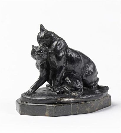 null Louis RICHE (1877-1949)
" Couple de chats se toilettant "
Epreuve en bronze...